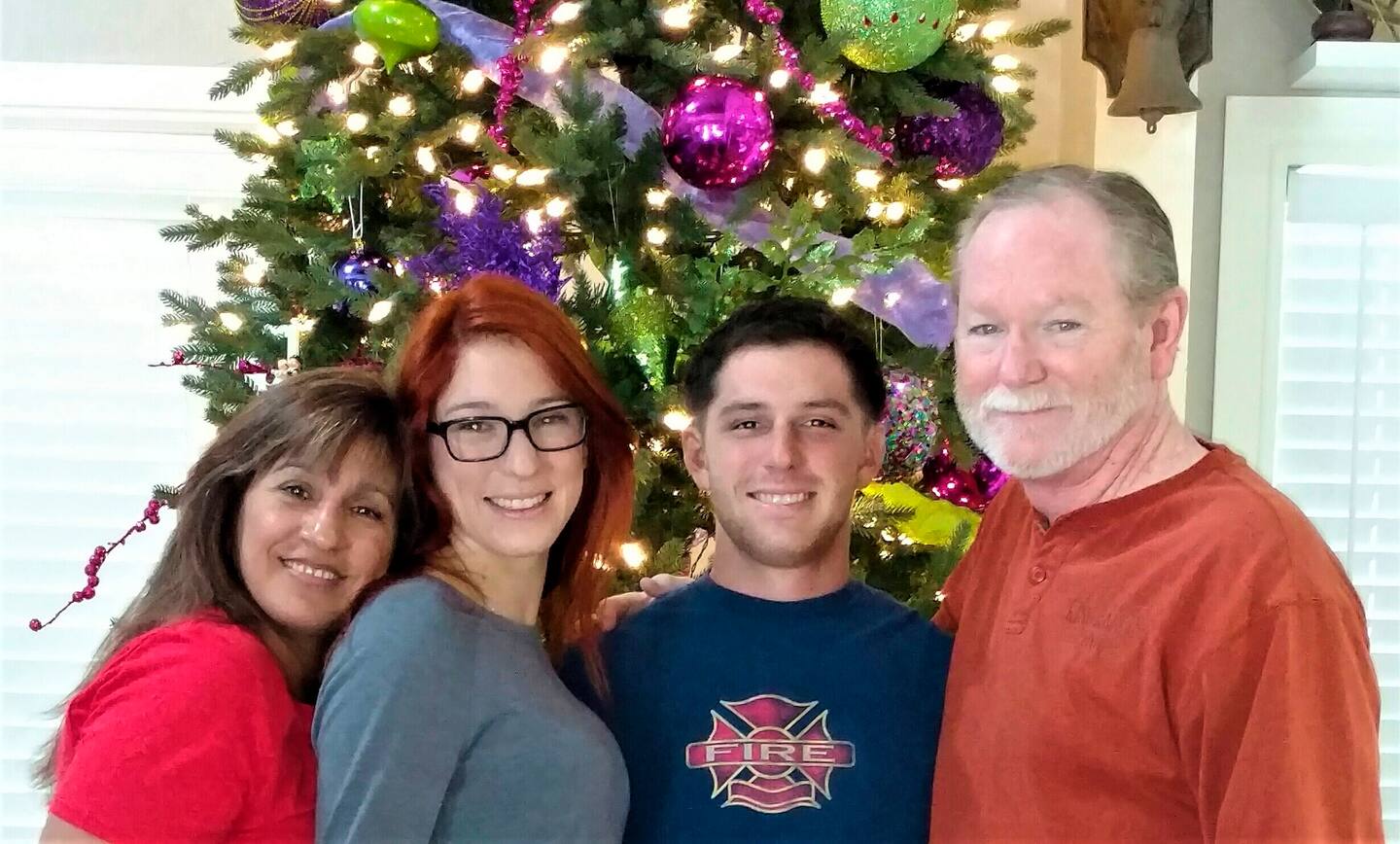 Самая чистокровная семья в америке. Однополая семья. Alex family usa. Step family. Soldier with family.